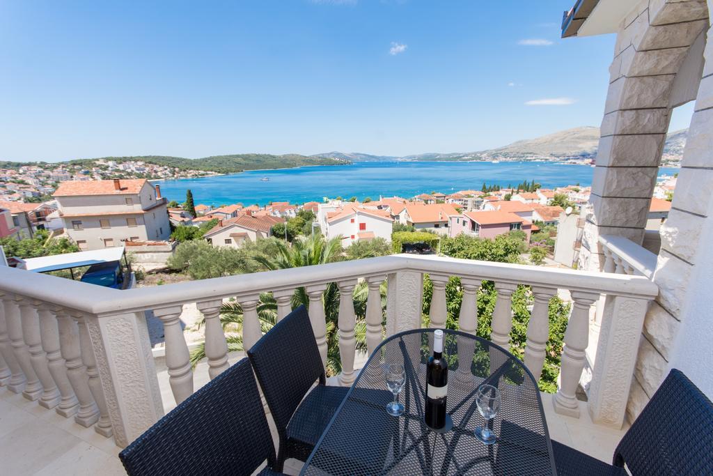 Apartments Bisera Trogir Exteriör bild