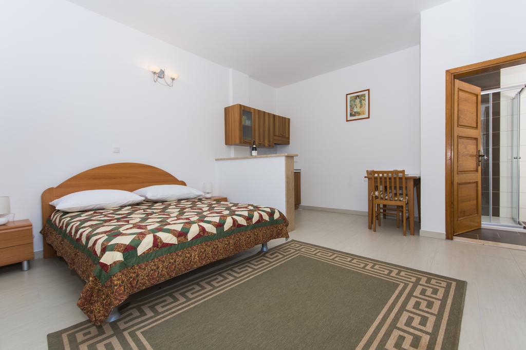 Apartments Bisera Trogir Exteriör bild